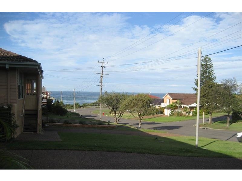 15 Bligh Ave, Caves Beach NSW 2281