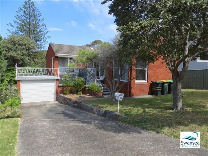 54 Ocean View Pde, Caves Beach NSW 2281