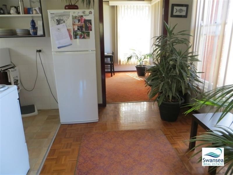 54 Ocean View Pde, Caves Beach NSW 2281