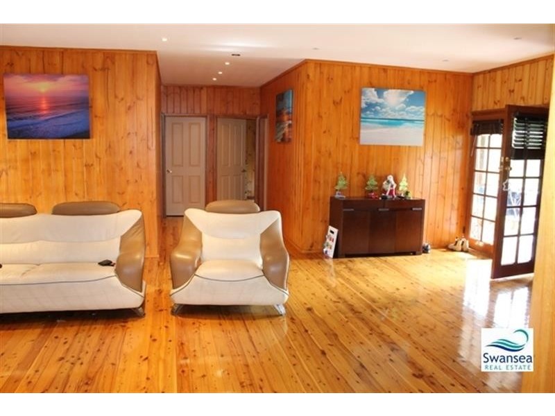 30 Summerland Rd, Summerland Point NSW 2259