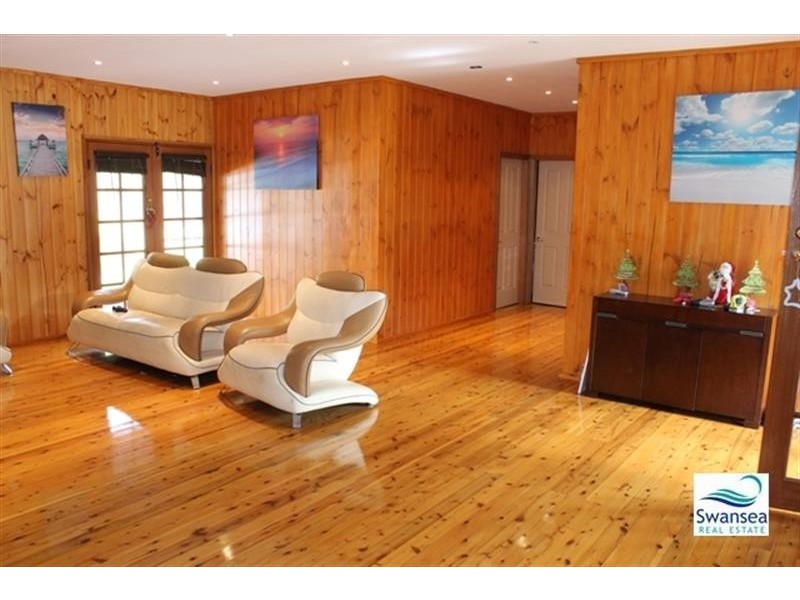 30 Summerland Rd, Summerland Point NSW 2259