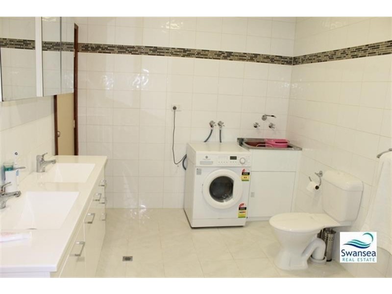 30 Summerland Rd, Summerland Point NSW 2259
