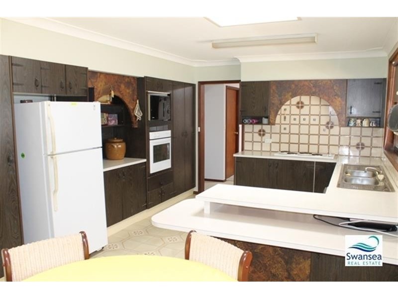 3 Rose Cl, Caves Beach NSW 2281