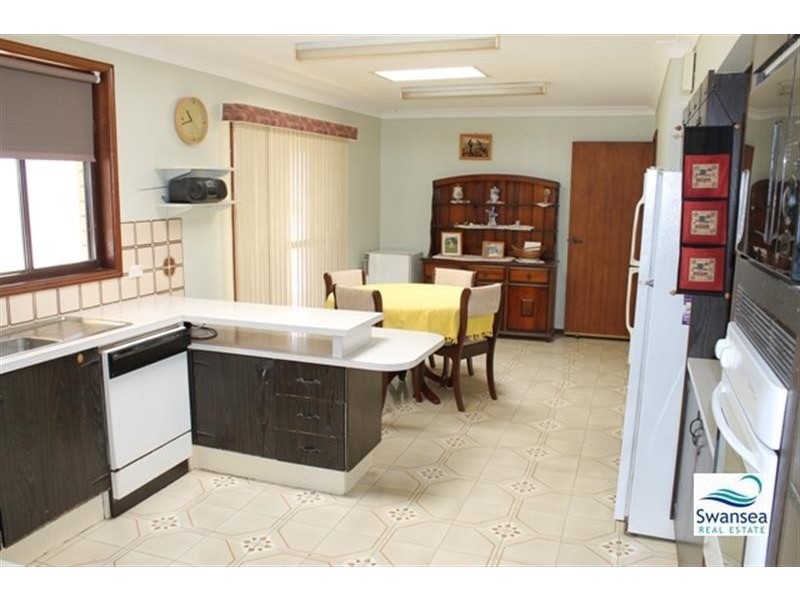 3 Rose Cl, Caves Beach NSW 2281