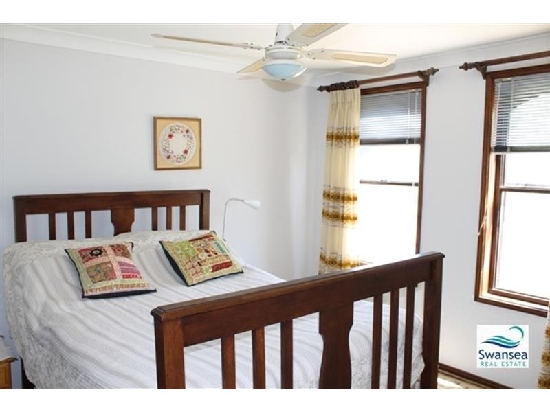 3 Rose Cl, Caves Beach NSW 2281