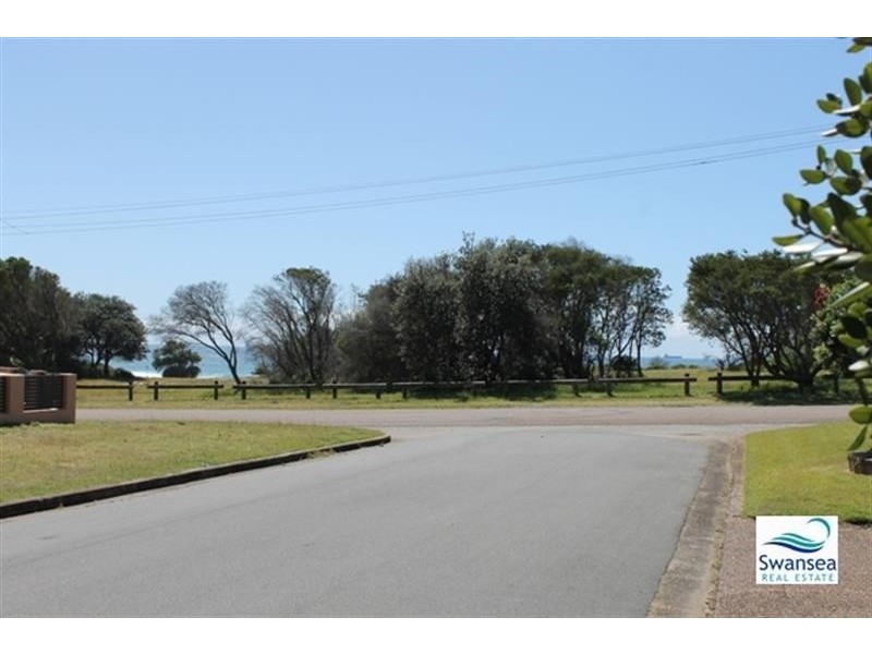 3 Rose Cl, Caves Beach NSW 2281