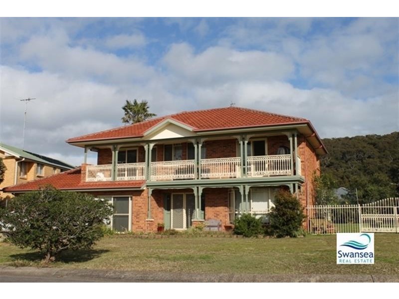 6 Seacliff Pl, Caves Beach NSW 2281