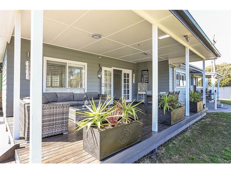 128 Lakeview Pde, Blacksmiths NSW 2281