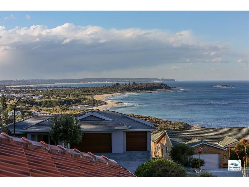 17 Sea Eagle Cres, Caves Beach NSW 2281