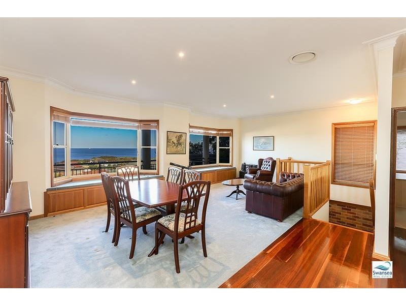 17 Sea Eagle Cres, Caves Beach NSW 2281
