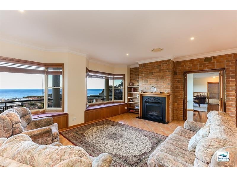 17 Sea Eagle Cres, Caves Beach NSW 2281