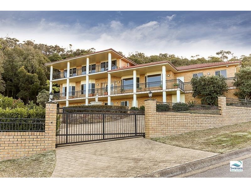 17 Sea Eagle Cres, Caves Beach NSW 2281