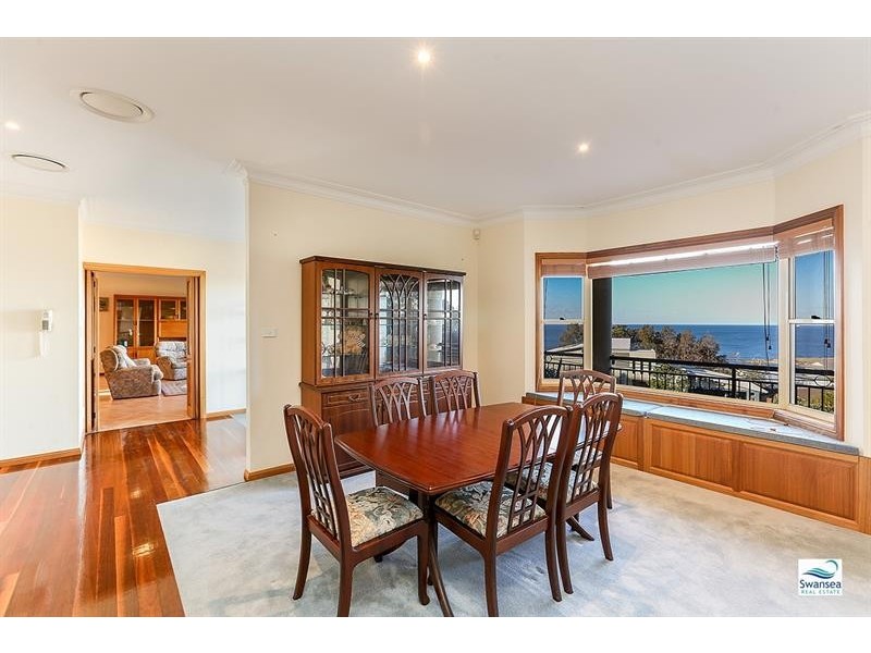 17 Sea Eagle Cres, Caves Beach NSW 2281