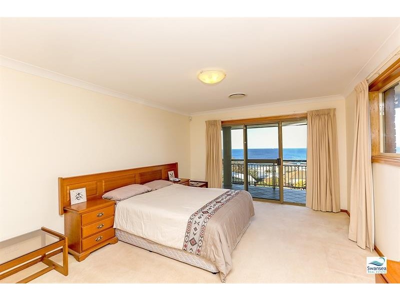 17 Sea Eagle Cres, Caves Beach NSW 2281