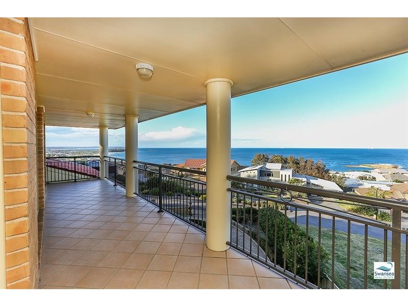 17 Sea Eagle Cres, Caves Beach NSW 2281