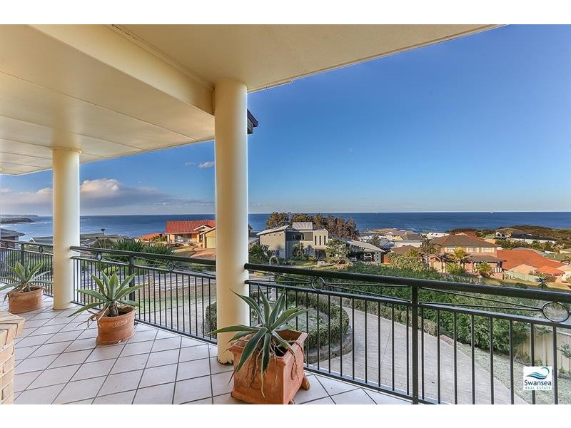 17 Sea Eagle Cres, Caves Beach NSW 2281