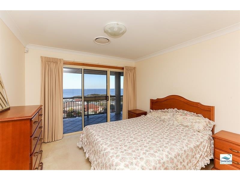 17 Sea Eagle Cres, Caves Beach NSW 2281
