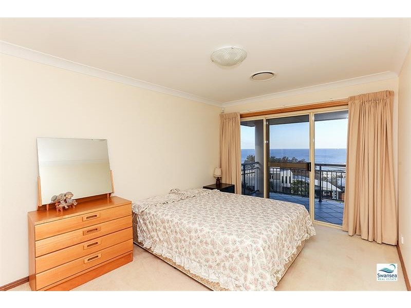 17 Sea Eagle Cres, Caves Beach NSW 2281