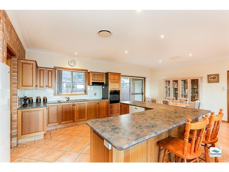 17 Sea Eagle Cres, Caves Beach NSW 2281