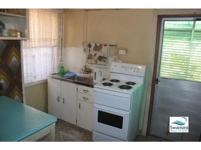 8 Waterview Rd, Nords Wharf NSW 2281