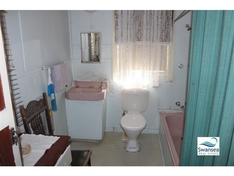 8 Waterview Rd, Nords Wharf NSW 2281