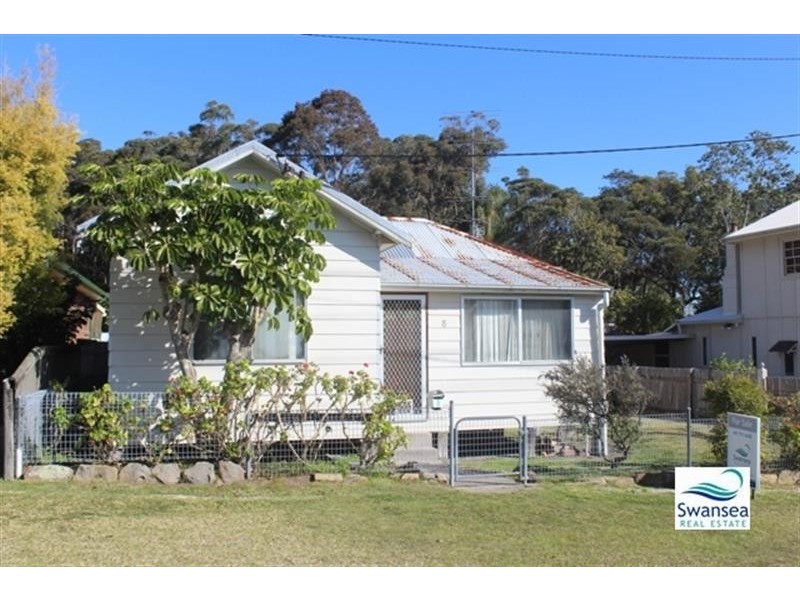 8 Waterview Rd, Nords Wharf NSW 2281