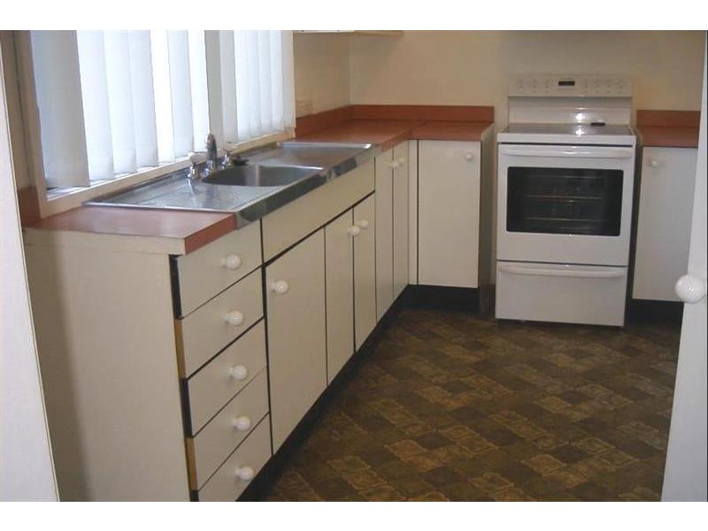 14 Strathmore Rd, Caves Beach NSW 2281