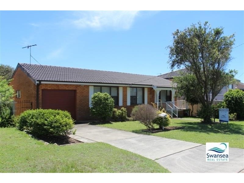 11 Middle St, Caves Beach NSW 2281