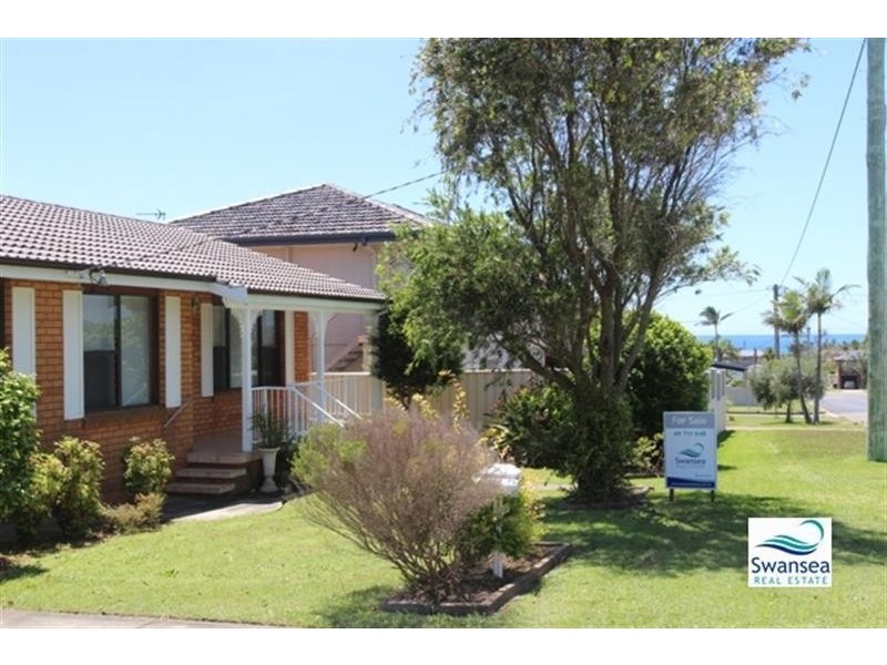 11 Middle St, Caves Beach NSW 2281