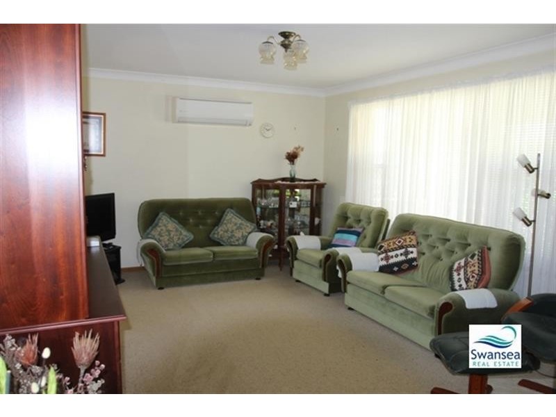 11 Middle St, Caves Beach NSW 2281