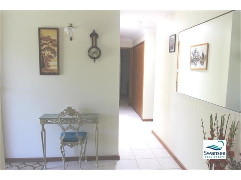 11 Middle St, Caves Beach NSW 2281