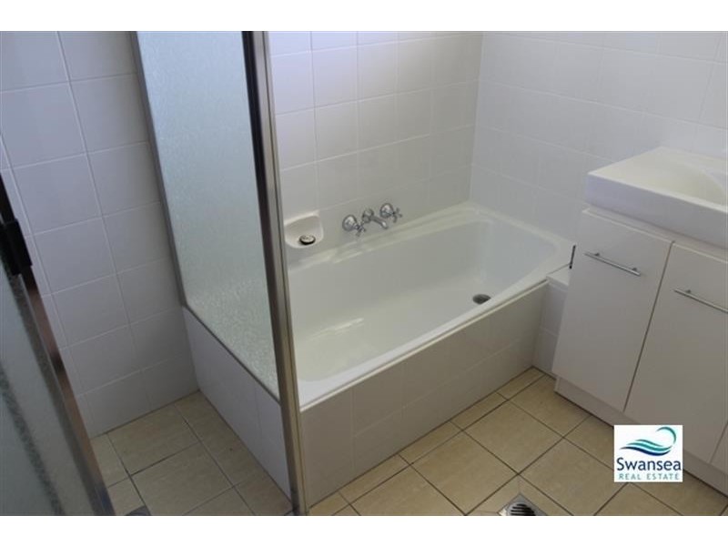 11 Middle St, Caves Beach NSW 2281