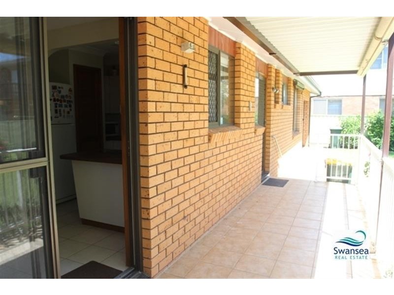 11 Middle St, Caves Beach NSW 2281