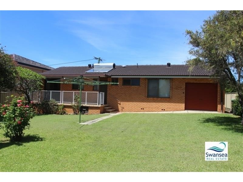 11 Middle St, Caves Beach NSW 2281