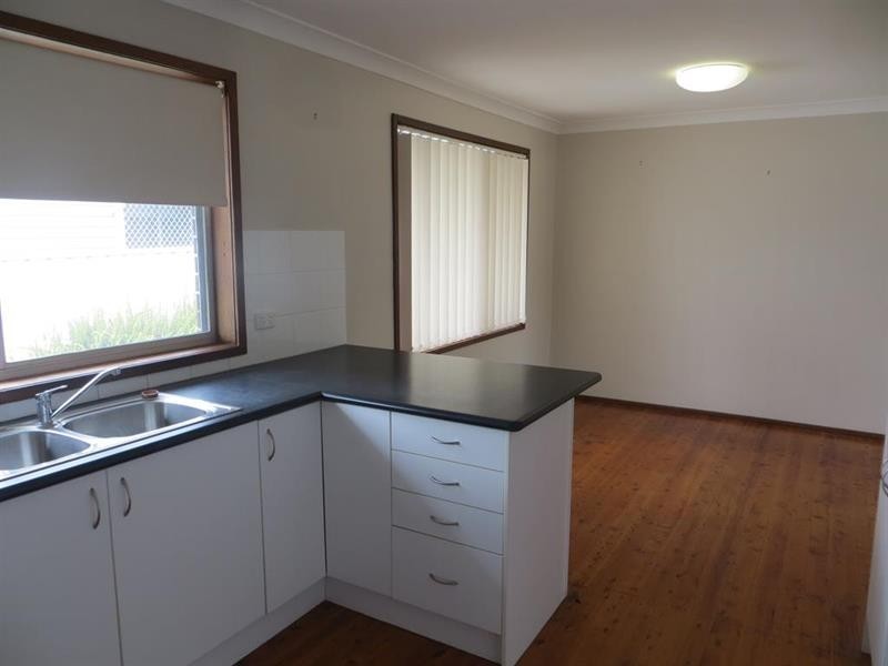 117 Park Ave, Caves Beach NSW 2281