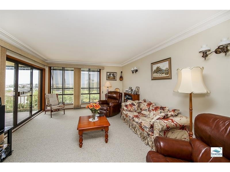 47 Park Ave, Caves Beach NSW 2281