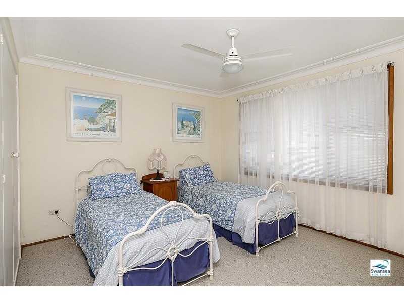 47 Park Ave, Caves Beach NSW 2281