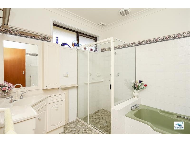 47 Park Ave, Caves Beach NSW 2281