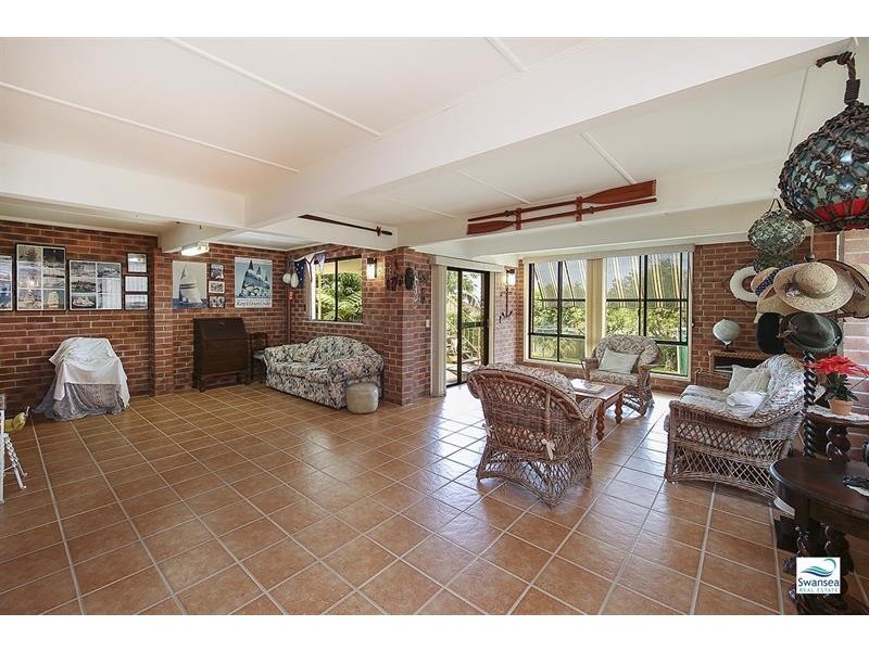 47 Park Ave, Caves Beach NSW 2281