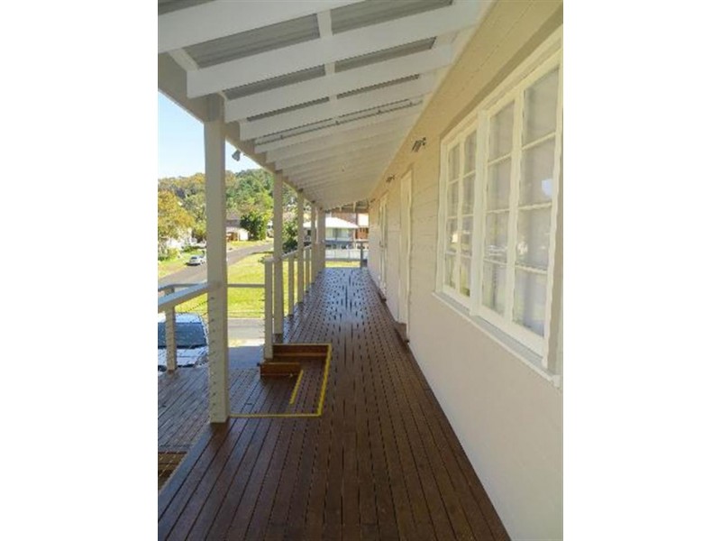 18 Copper Valley Cl, Caves Beach NSW 2281