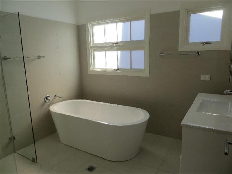 18 Copper Valley Cl, Caves Beach NSW 2281