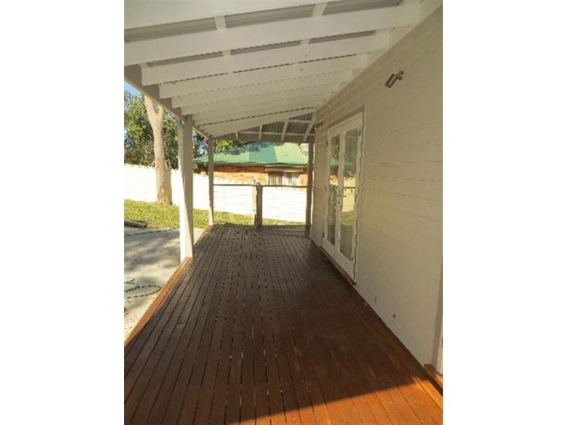 18 Copper Valley Cl, Caves Beach NSW 2281