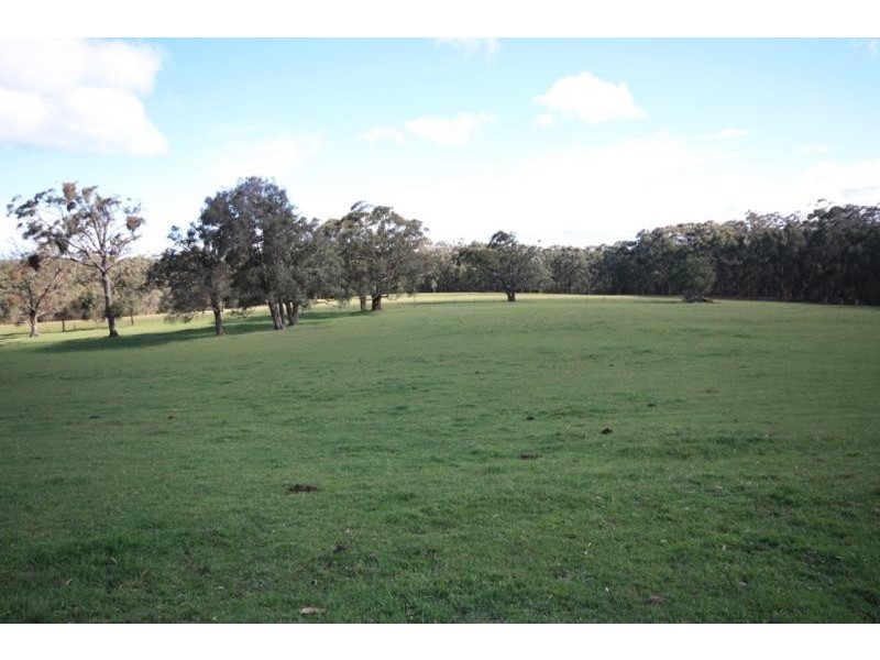 14 Yuille Ave, Bundanoon NSW 2578