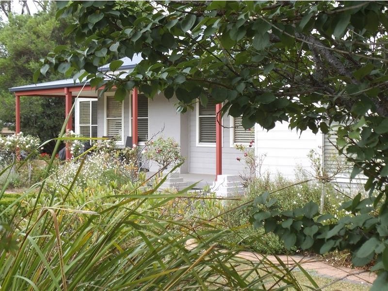 2 Robbie Burns Pl, Bundanoon NSW 2578