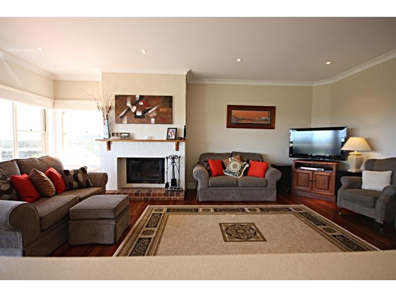 14 Yuille Ave, Bundanoon NSW 2578