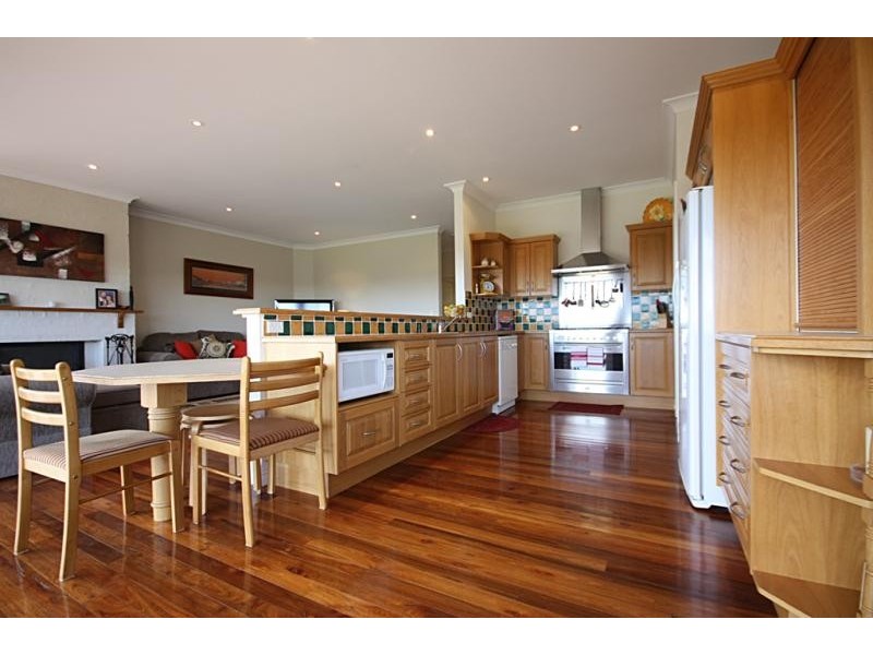 14 Yuille Ave, Bundanoon NSW 2578