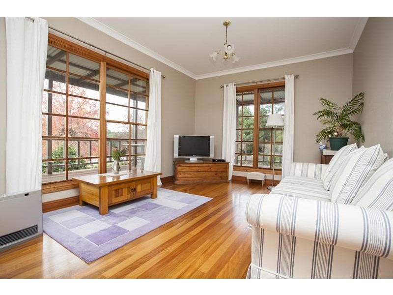 8 Lynne Cl, Bundanoon NSW 2578