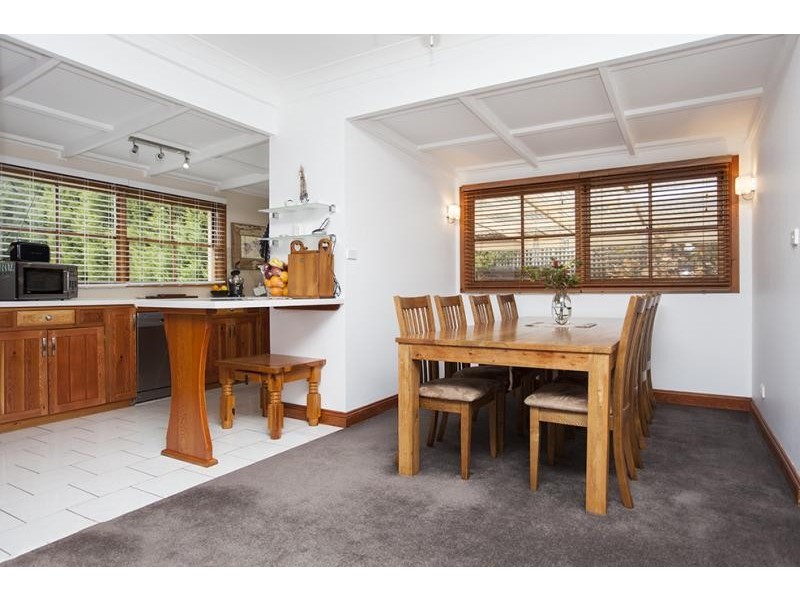 8 Lynne Cl, Bundanoon NSW 2578