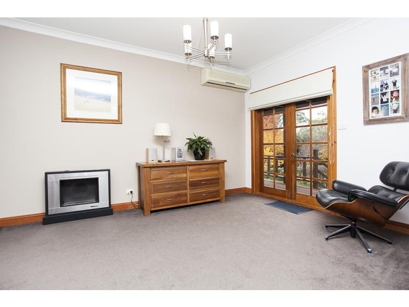 8 Lynne Cl, Bundanoon NSW 2578