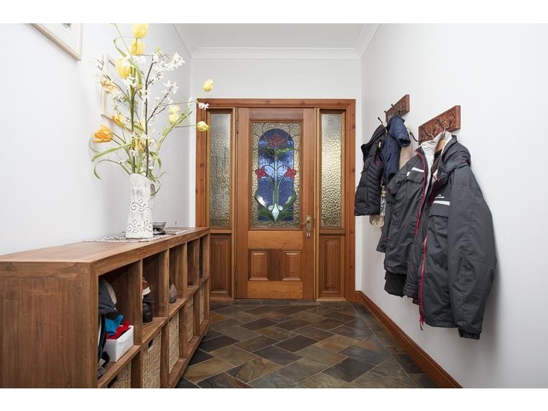 8 Lynne Cl, Bundanoon NSW 2578